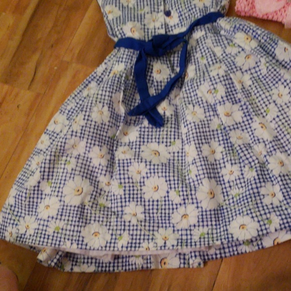 Blue and white check dress with daisies - Picture 5 of 6